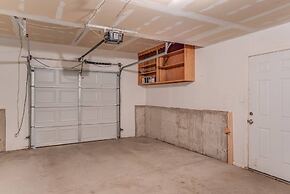 Pet-friendly 4 BR Family Stay Near Downtown