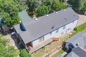 Pet-friendly 4 BR Family Stay Near Downtown