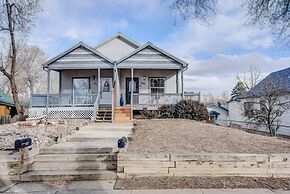 Pet-friendly 4 BR Family Stay Near Downtown