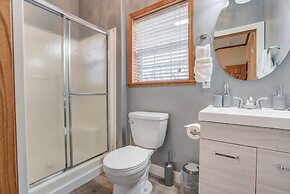 Pet-friendly 4 BR Family Stay Near Downtown
