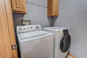 Pet-friendly 4 BR Family Stay Near Downtown
