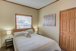 Pet-friendly 4 BR Family Stay Near Downtown