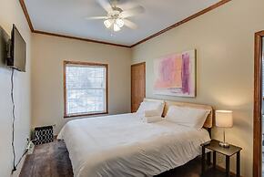 Pet-friendly 4 BR Family Stay Near Downtown
