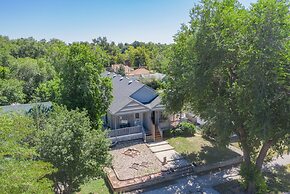 Pet-friendly 4 BR Family Stay Near Downtown
