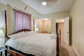 Pet-friendly 4 BR Family Stay Near Downtown