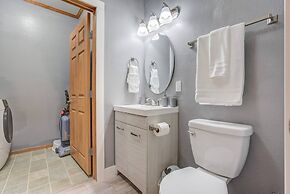 Pet-friendly 4 BR Family Stay Near Downtown