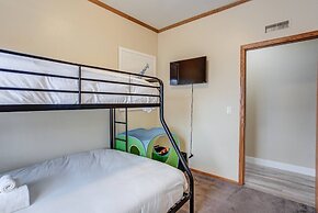 Pet-friendly 4 BR Family Stay Near Downtown