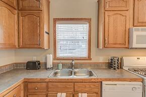 Pet-friendly 4 BR Family Stay Near Downtown