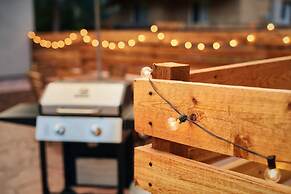 2BR Olympic Center Downtown