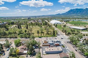 2 Bedroom near Parks, A Lake, Downtown