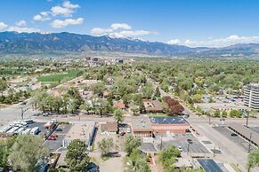 2 Bedroom near Parks, A Lake, Downtown