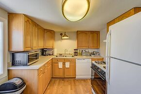 2 Bedroom near Parks, A Lake, Downtown