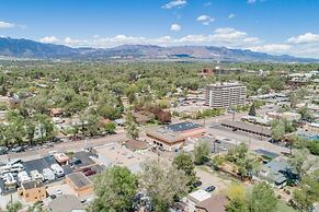 2 Bedroom near Parks, A Lake, Downtown