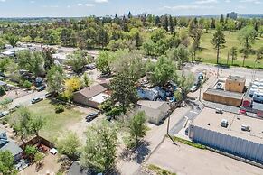 2 Bedroom near Parks, A Lake, Downtown