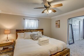 2 Bedroom near Parks, A Lake, Downtown