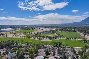 5BR Mnt Viewsdowntown Luxuryfirepit & RV Parking