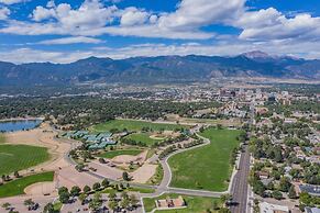 5BR Mnt Viewsdowntown Luxuryfirepit & RV Parking