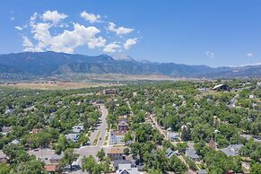 The Coffee Loft Above a Cafe Walk to Dwntn