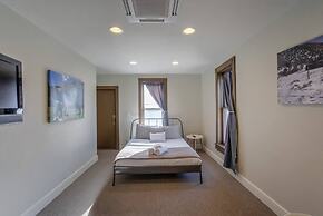 The Coffee Loft Above a Cafe Walk to Dwntn