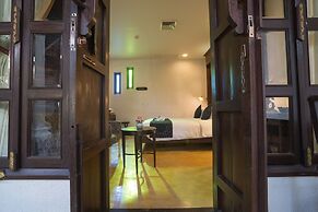 Cheva Gallery Boutique Hotel