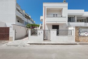 1659 Dodger House by Barbarhouse