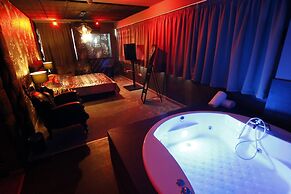 Madison Hotel & Suites - Adults Only