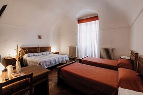 Casa Regina Montis Regalis