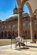Casa Regina Montis Regalis
