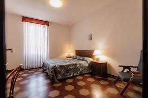 Casa Regina Montis Regalis