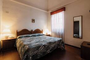 Casa Regina Montis Regalis