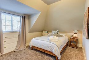 1893 Classic 4 Blocks From Great Dining & Shops