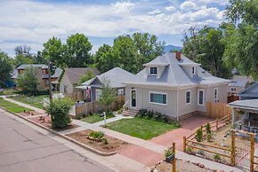 1893 Classic 4 Blocks From Great Dining & Shops