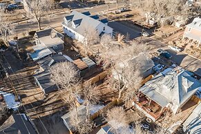 1893 Classic 4 Blocks From Great Dining & Shops