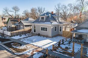 1893 Classic 4 Blocks From Great Dining & Shops