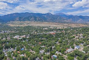 1893 Classic 4 Blocks From Great Dining & Shops
