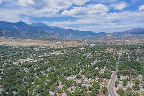 1893 Classic 4 Blocks From Great Dining & Shops