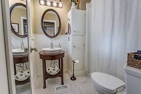 1893 Classic 4 Blocks From Great Dining & Shops