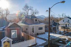 1893 Classic 4 Blocks From Great Dining & Shops