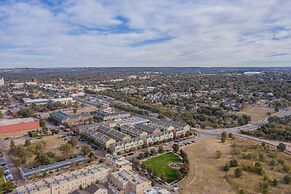 Urban Practicality! 3 Beds, Patios & Dog Friendly