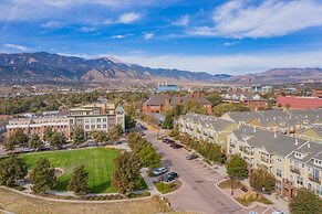 Urban Practicality! 3 Beds, Patios & Dog Friendly