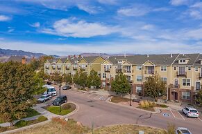 Urban Practicality! 3 Beds, Patios & Dog Friendly