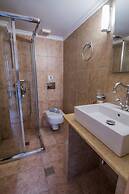 Niriides Hotel & Apartments