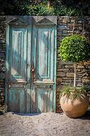 Niriides Hotel & Apartments