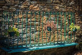 Niriides Hotel & Apartments