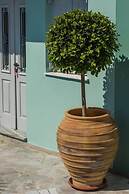 Niriides Hotel & Apartments