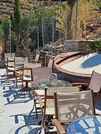 Niriides Hotel & Apartments