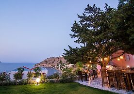 Niriides Hotel & Apartments