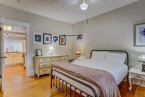 3BR Hot-tub & Dog-friendly Old Colorado City!!