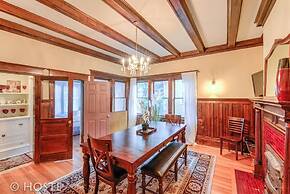 4brvictorian Mansionjust North of Downtown