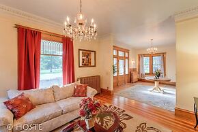 4brvictorian Mansionjust North of Downtown